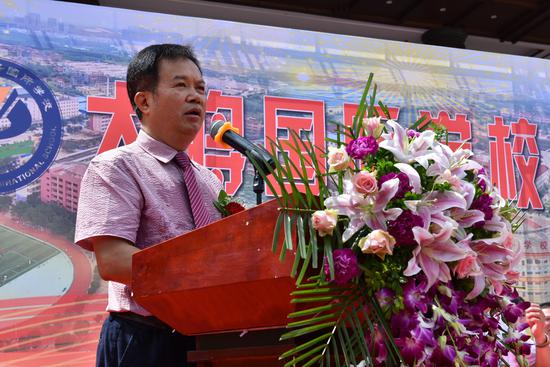 学校董事长李荣坚发言