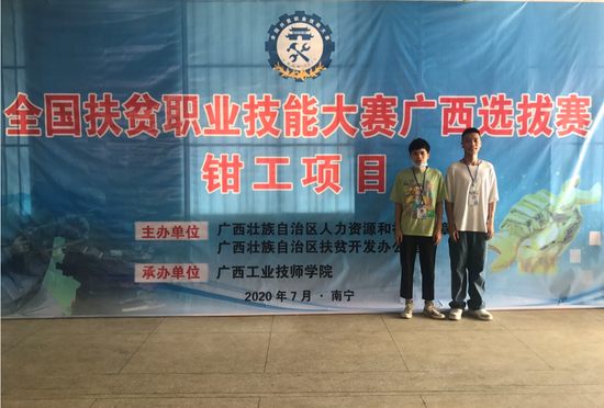 王子文赛前合影