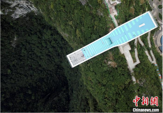 航拍云海天舟。 俞靖 摄