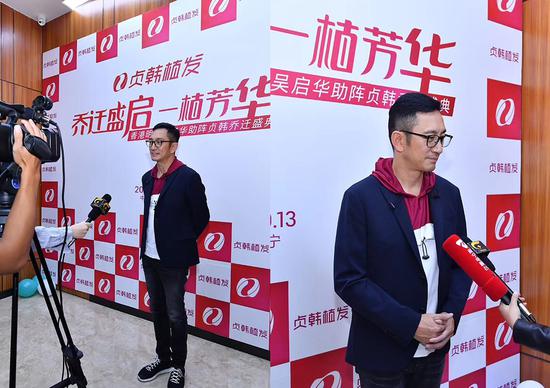香港知名艺人吴启华接受广西媒体采访