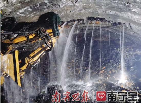 △当前平田隧道在确保安全的前提下稳步推进建设
