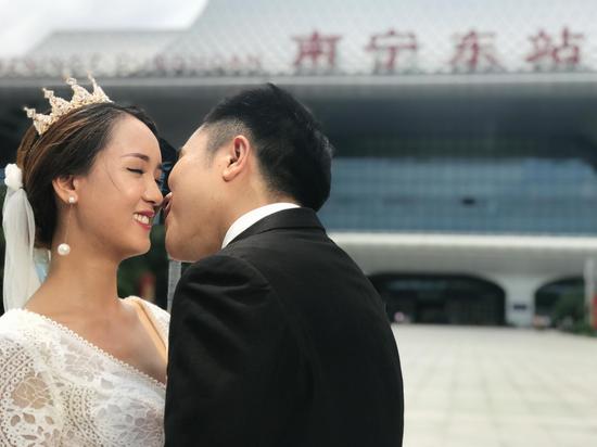 高铁婚纱照_高铁简笔画(3)
