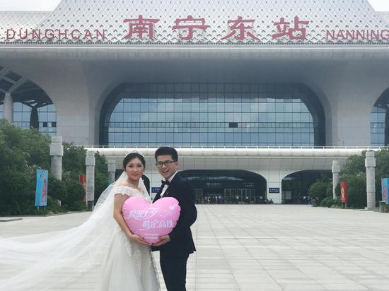高铁婚纱照_高铁简笔画(2)