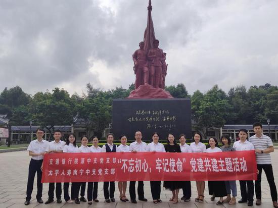 图为参加活动人员