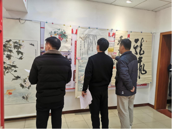  桂东公路发展中心开展“党的二十大和我的人生路”书画摄影展。邓西芸 摄