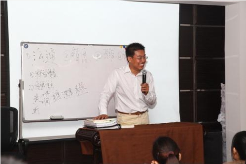 著名演说家丁华军带您走进更成功人生