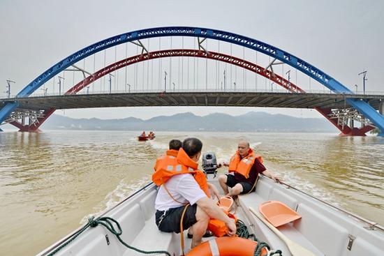 梧州供电局:救援实战应急演练 做好防汛抗洪工
