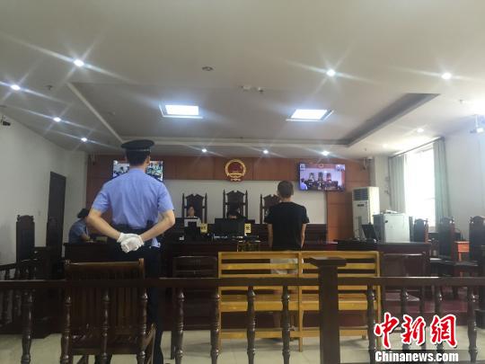 图为当日庭审现场 林馨 摄