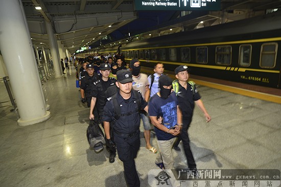 抓获犯罪嫌疑人。广西新闻网通讯员韦强 摄