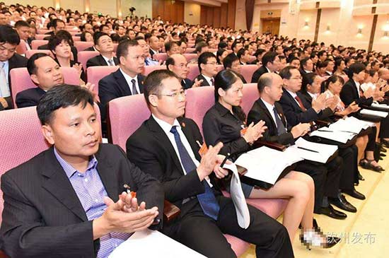 精彩报告博得代表热烈阵阵掌声。 王湖禄/摄