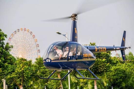 国庆期间,北海市顺利开通直升机低空观光旅游项目 摄影:毕敏杰