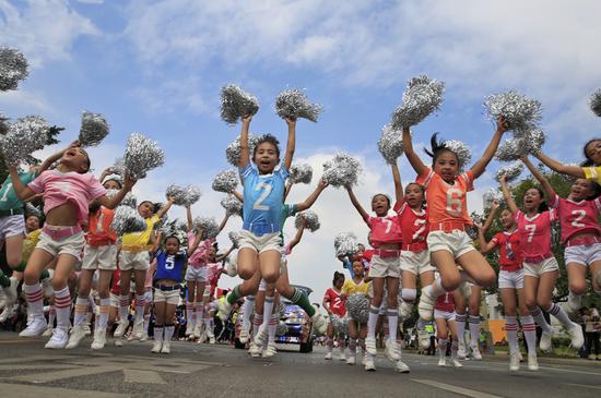 2016“柳州国际水上狂欢节”狂欢水陆大巡游 摄影:李家树