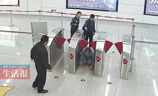 盘点南宁地铁十大不文明行为 这些举动令人哭