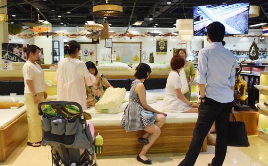 华南城打响元旦促销战 跨年超低折扣邀您不见不散_新浪广西_新浪网