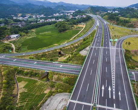 岑溪至水汶高速公路通车