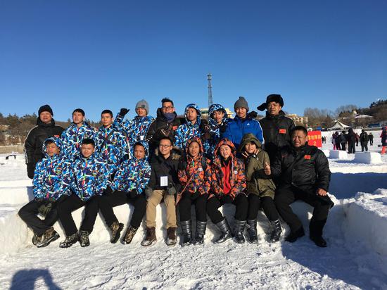 广西夺全国冬季阳光体育大会首冠,赢得雪地障碍赛第一名.