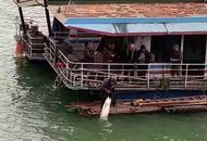  An old man in Nanning caught a super big fish on the Yongjiang River