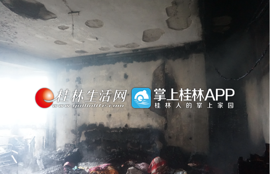 墙壁都已被熏黑