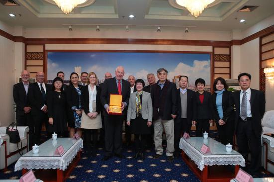 南宁市政府伍娟副市长在市政府接见考察团一行