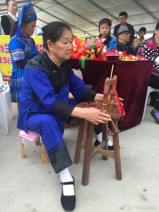 “中华巧女”绣球大师黄肖琴华南城亮绝活