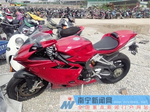 35万网红摩托车涉嫌套牌被扣无人认领或被报