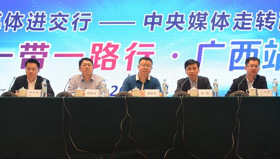 交通银行现场回答各媒体关于交行参与“一带一路”经济建设的提问