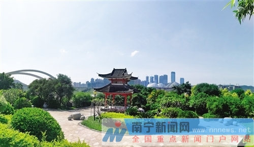 绿树掩古。