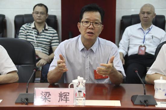 梁辉校长发言