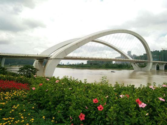环广西公路自行车世界巡回赛(南宁站)赛段掠影,荔园滨水公园。(图:韦兰思)