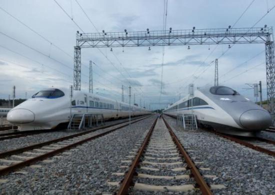 CRH2A型、CRH380A型动车在南宁屯里动车所 黄帝(摄)