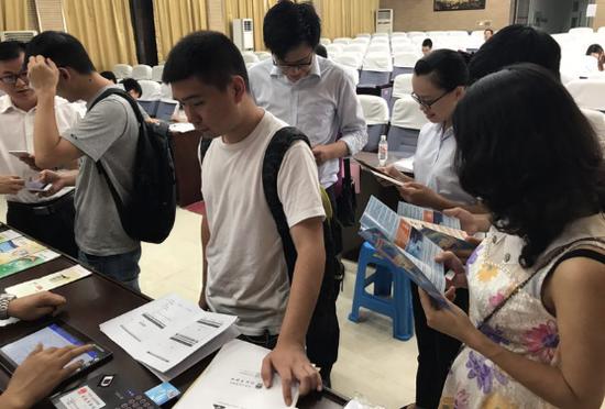 交行南宁青秀山支行积极开展 支付结算账户使