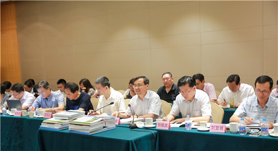 财政部农发办主任卢贵敏(右三)作总结讲话