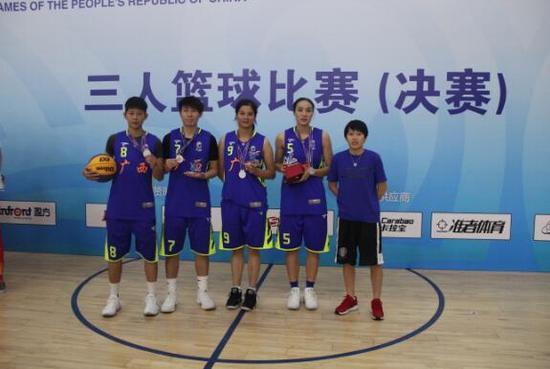 天津全运会三人篮球赛结束,广西天健队获女子公开组银牌.