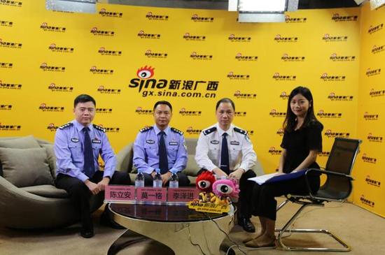 广西公安#深化公安改革进行时#第七期微访谈 主持人和嘉宾合影留念