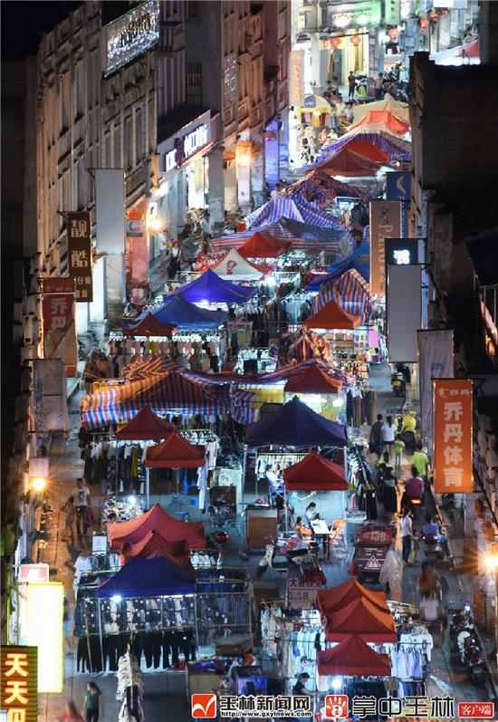 玉林夜市街,商贸经济热闹繁华.