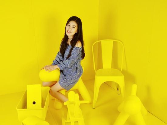 一个高颜值的95后小美女