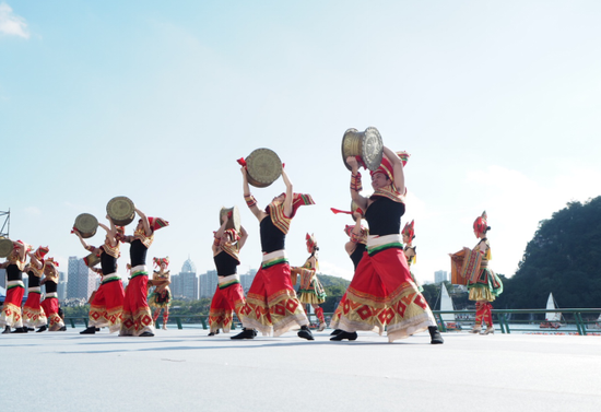 开幕式现场精彩民俗表演 周柳盈/摄