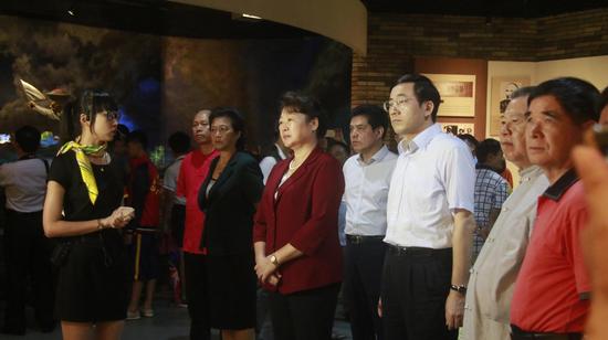 领导巡视参观刘永福纪念馆