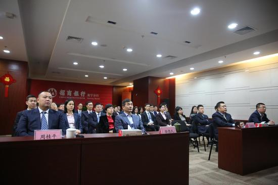 招商银行信用卡_柳州招商银行内勤收入