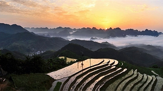 长寿之乡巴马晨曦 图:广西旅游局