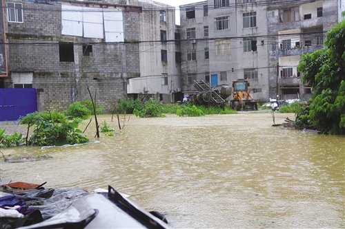 强降雨导致板伏屯发生内涝(马山消防中队供图)