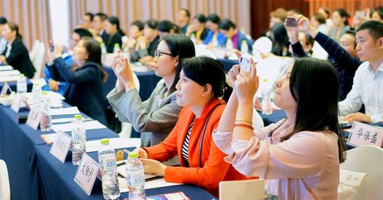 客户积极参与讲坛 活动现场氛围热烈