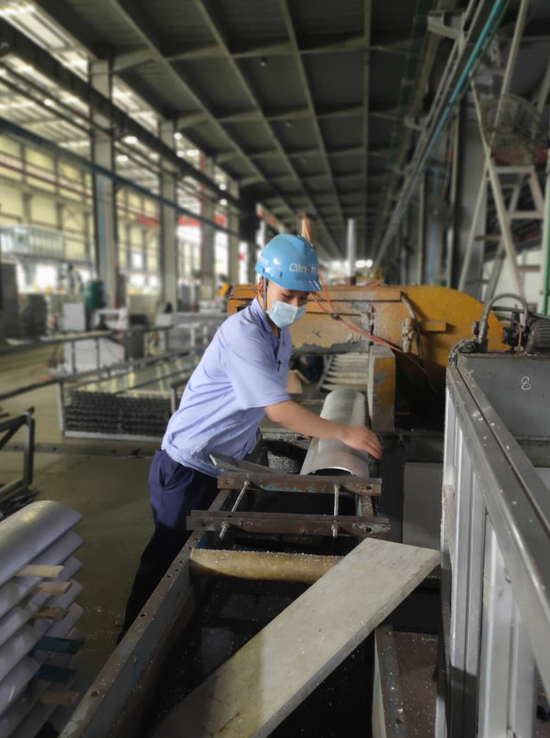 广西南宁技师学院学生在南南铝顶岗实习