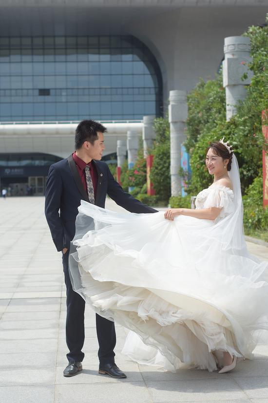 高铁婚纱照_高铁简笔画(3)