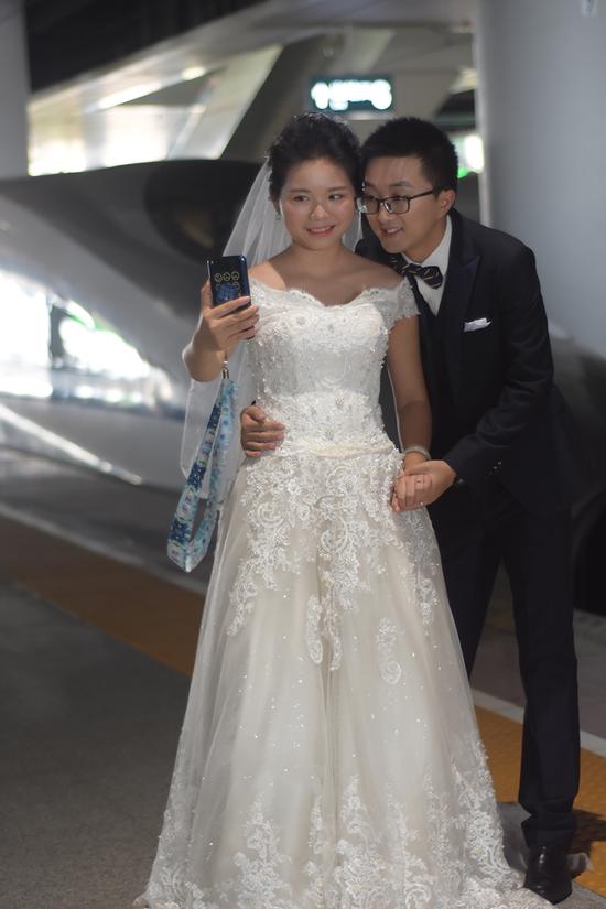 高铁婚纱照_高铁简笔画(3)