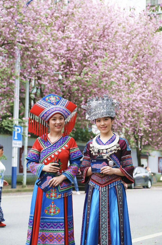 2019��4�£������ƶ�����5Gֱ���Ͼ���Ů�����