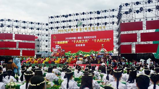 “千狮闹横州、千人茶艺秀、千人花艺秀”现场 莫扬娇/摄