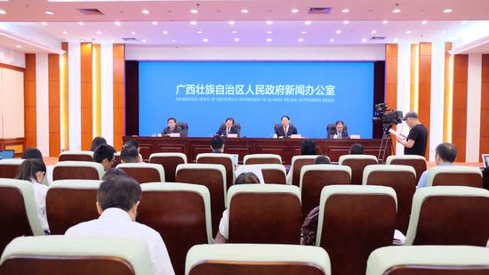 2019年底贫困人口降到_贫困山区的孩子图片(3)