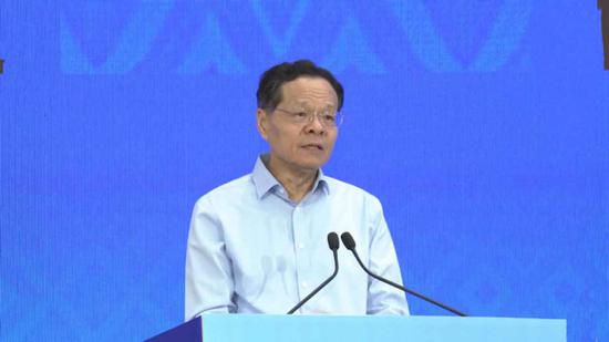 自治区党委副书记、自治区主席陈武在会上致辞