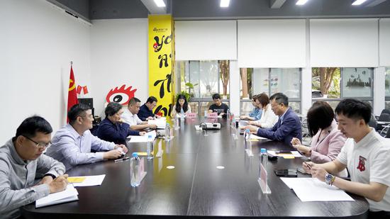 双方与会人员进行沟通座谈 陈梓予/摄